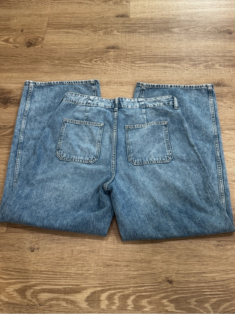 Old Navy High Rise Baggy Wide Leg Jeans Drapey Denim Medium Wash Size 8 - Picture 7 of 7